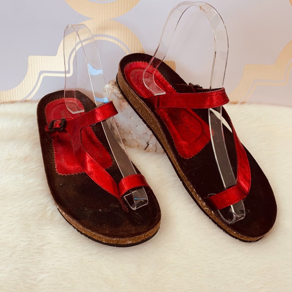 DONALD PLINER RED METALLIC TOE STRAP SANDAL SZ 8M